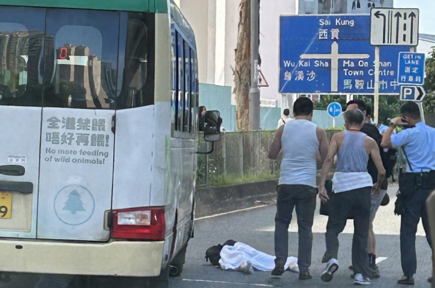 馬鞍山女學(xué)生遭小巴撞倒 一度陷昏迷送院搶救