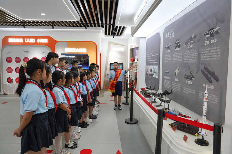 皖屯溪區(qū)：感受國防科技 增進愛國情懷