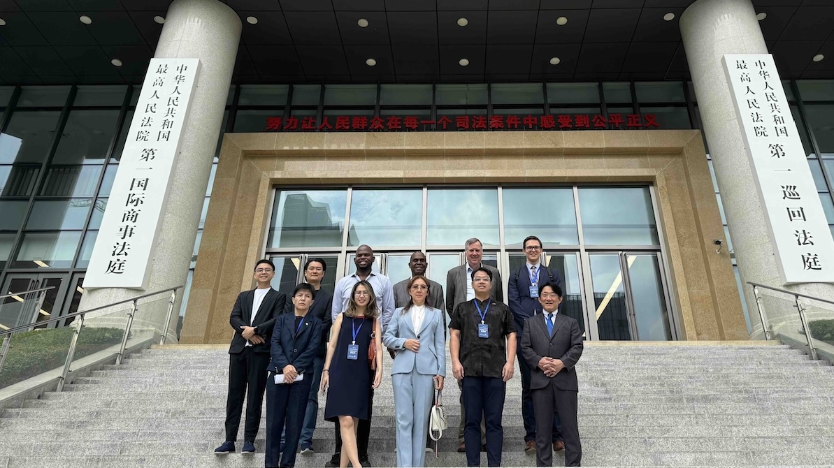 多國(guó)律師走進(jìn)前海 共探深港國(guó)際法務(wù)區(qū)發(fā)展?jié)摿? title=