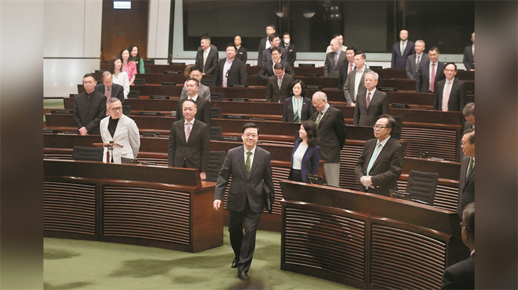 特首立會答問解畫施政報告 經濟民生發(fā)展紅利兩相連