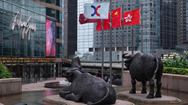 一度升穿27000點 港股回吐363點收場