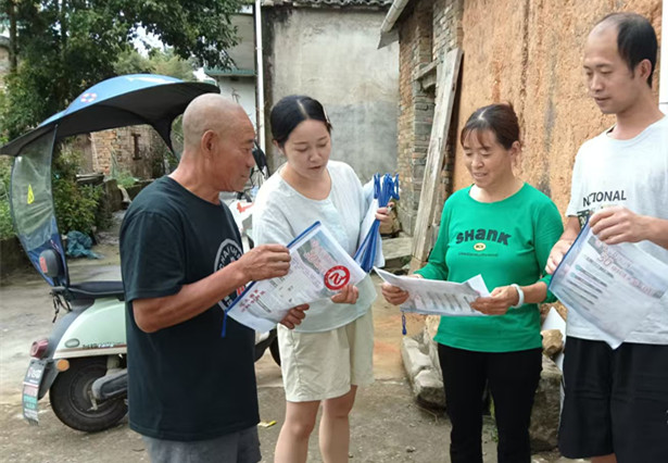 皖休寧縣：「政策禮包」進(jìn)萬(wàn)家 服務(wù)群眾零距離