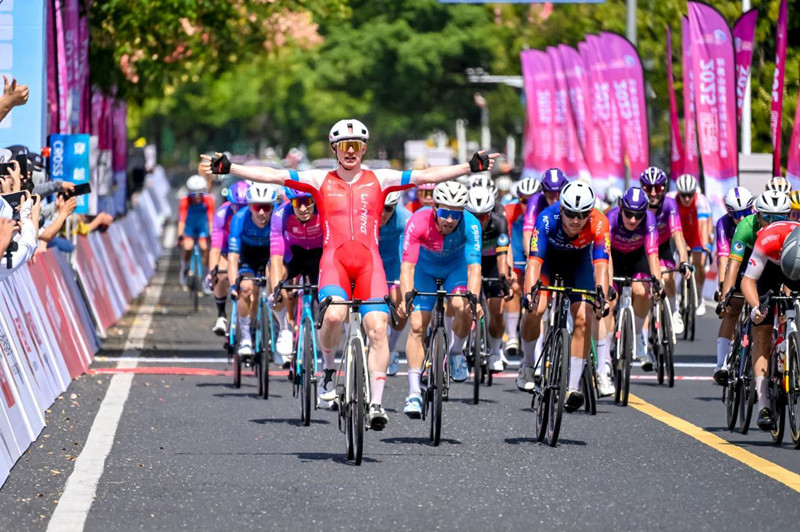 2025環(huán)黃山國際公路自行車賽屯溪拉帷