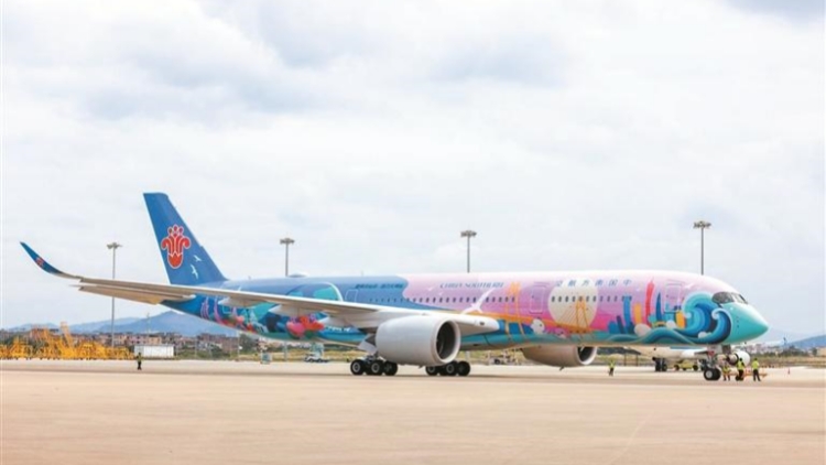 十五運會主題彩繪飛機首航 「活力灣區(qū)號」執(zhí)飛廣州到北京航線