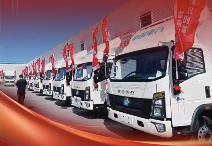 火爆交車！100臺(tái)HOWO輕卡新能源簽約鄭州大客戶！