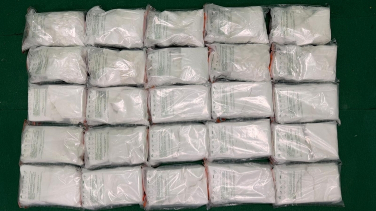 海關(guān)機場偵破4宗旅客運毒案 拘4女檢3000萬元毒品