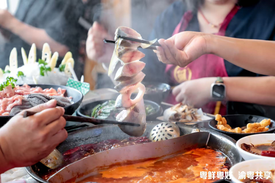     「鮮辣CP」火出圈  粵海鮮涮進(jìn)重慶火鍋