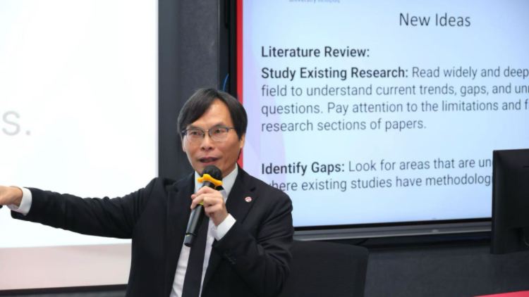 嶺大頂尖學者鄺得互教授優(yōu)化AI效能研究 榮獲2026年度《IEEE進化計算匯刊》傑出論文獎