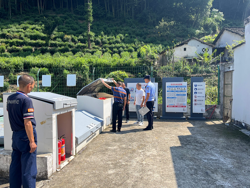 皖黟縣開(kāi)展成品油市場(chǎng)安全工作專項(xiàng)檢查