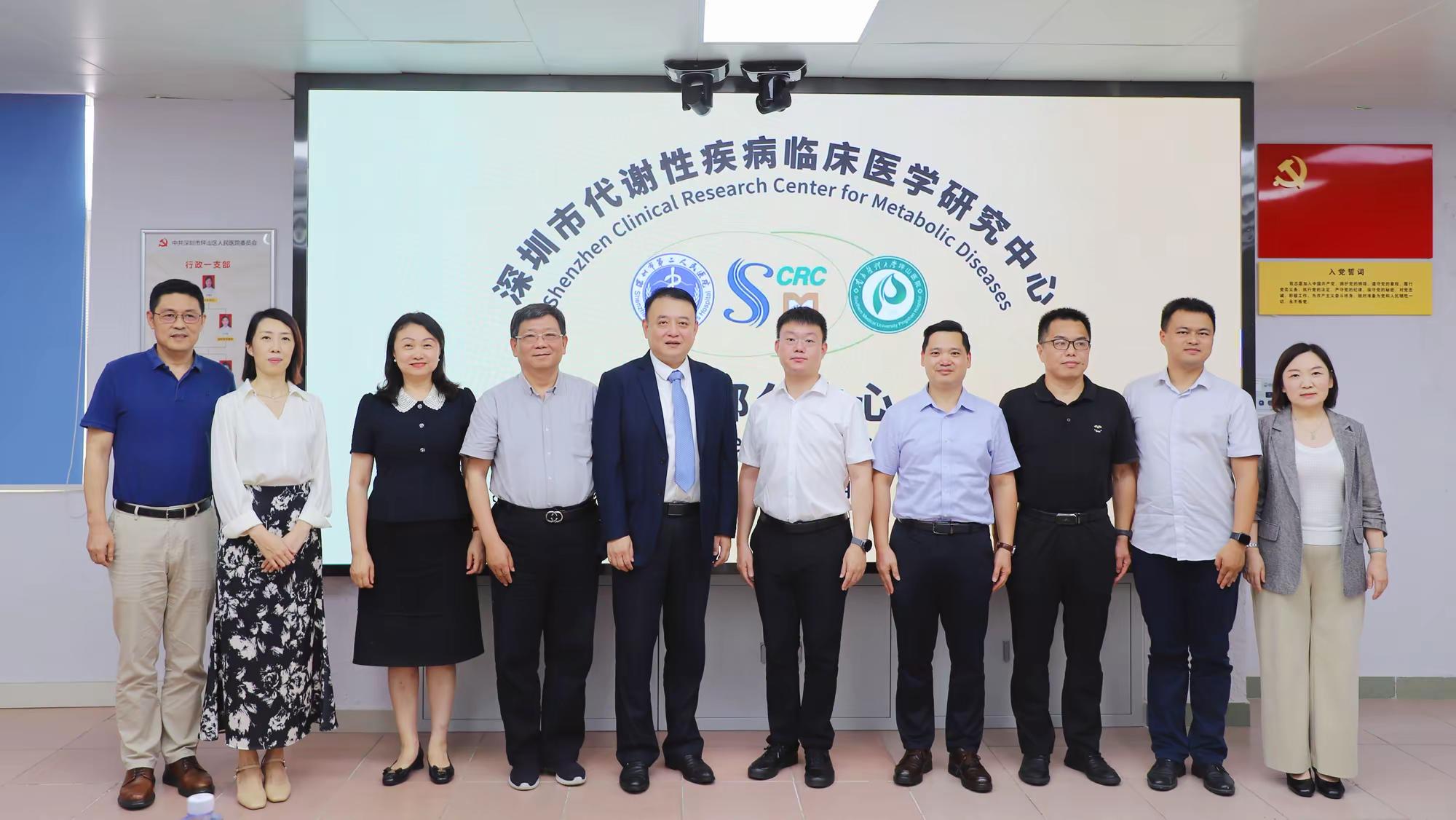 仁心仁術(shù)鑄醫(yī)魂，履職盡責(zé)顯擔(dān)當(dāng)——記深圳市坪山區(qū)人民醫(yī)院內(nèi)分泌與代謝病科主任馮琨