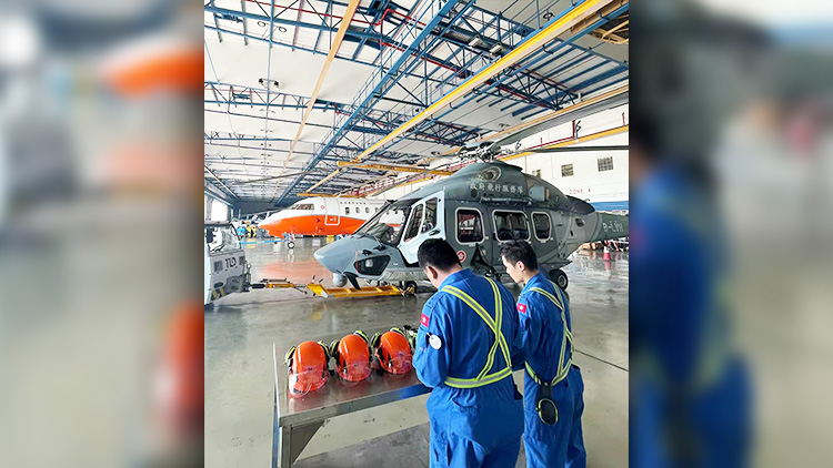 政府飛行服務(wù)隊整裝待發(fā)  定翼機投放「下投式探空儀」