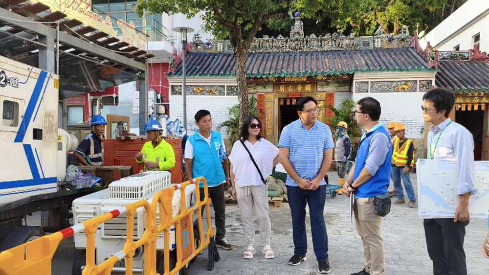 民青局赴大澳視察颱風(fēng)應(yīng)對工作 大澳首次使用「小禹二號」排水機械人