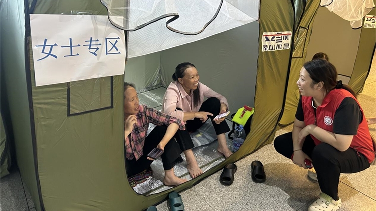 深圳灣體育中心應(yīng)急安置點(diǎn)設(shè)女性專區(qū) 入住女工：安全又安心