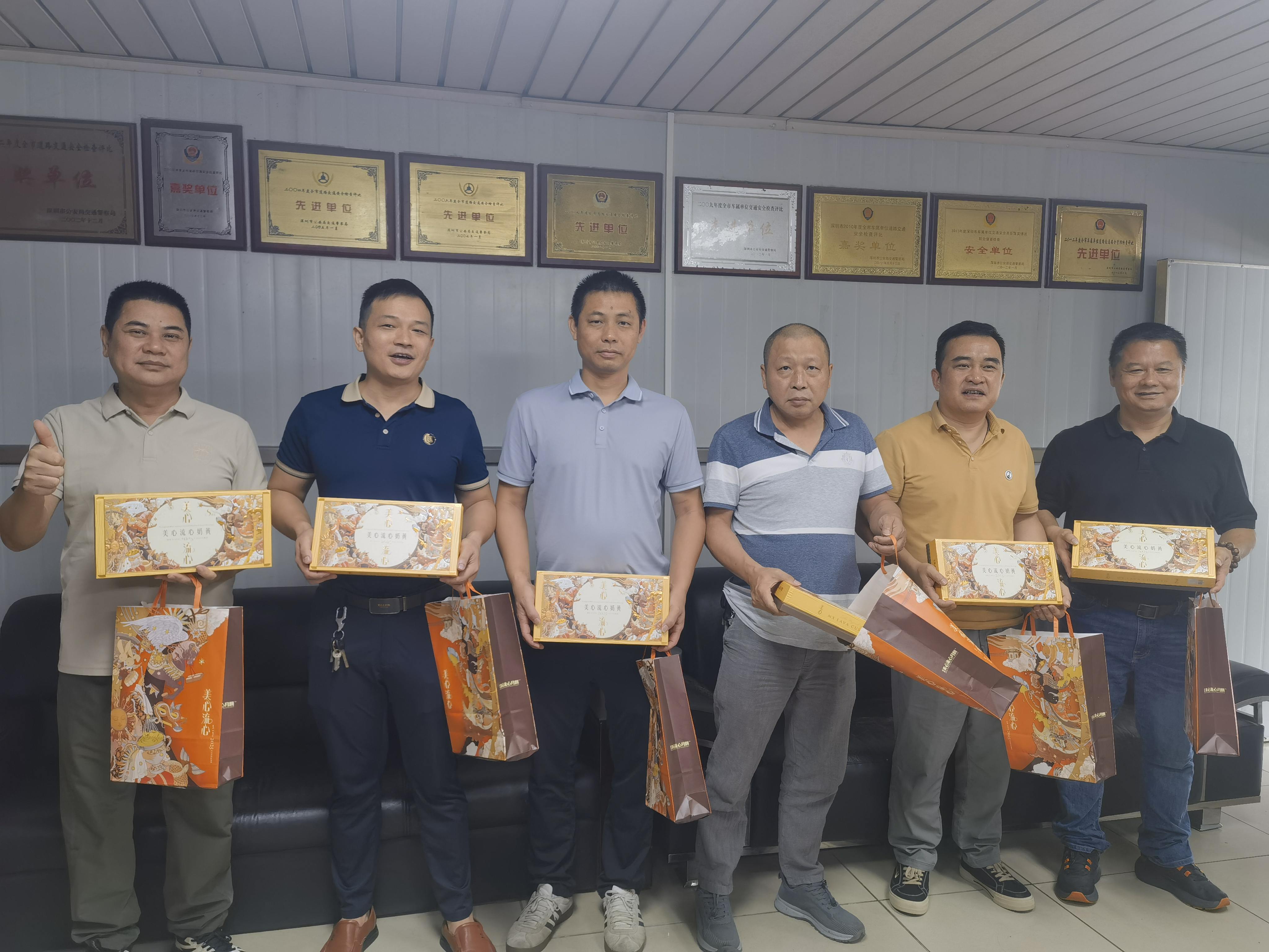 15載美心關(guān)愛(ài)鵬城風(fēng)雨無(wú)阻，第九年慰問(wèn)新聞戰(zhàn)線情意綿綿