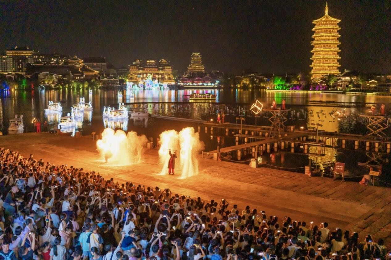 雙節(jié)必打卡！長(zhǎng)沙銅官窯「富桂千燈節(jié)」：神話幻境+千機(jī)燈光秀，打造國(guó)風(fēng)盛宴