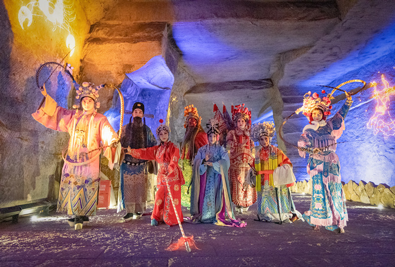 有片|皖黃山：花山謎窟「五大國潮體驗(yàn)」添彩「雙節(jié)」