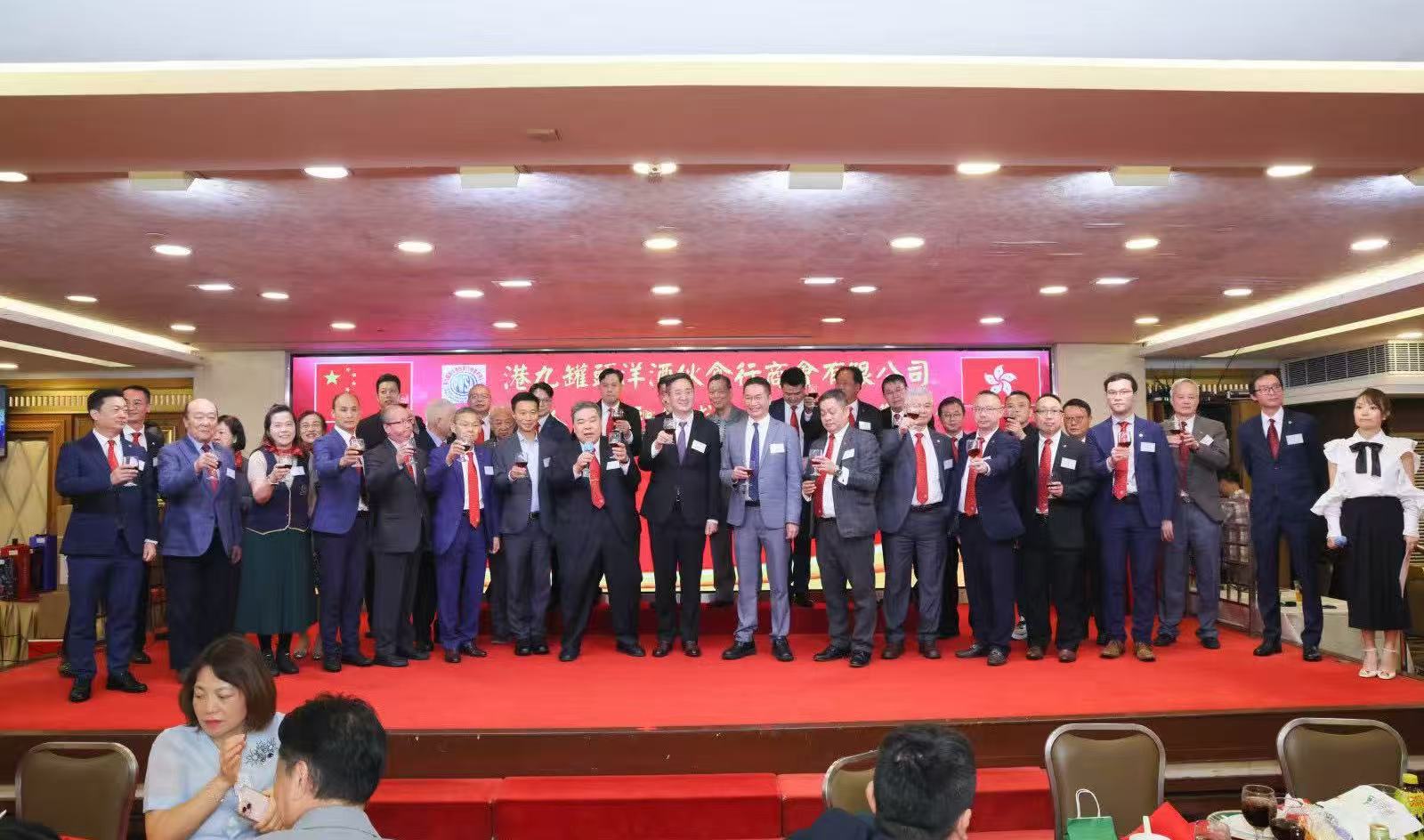 港九罐頭洋酒伙食行商會聯(lián)歡賀國慶：發(fā)揮優(yōu)勢，同創(chuàng)未來