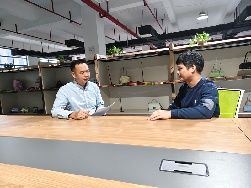 湖南藍(lán)山：不斷創(chuàng)優(yōu)營(yíng)商環(huán)境 讓外來(lái)務(wù)工子女入學(xué)無(wú)憂