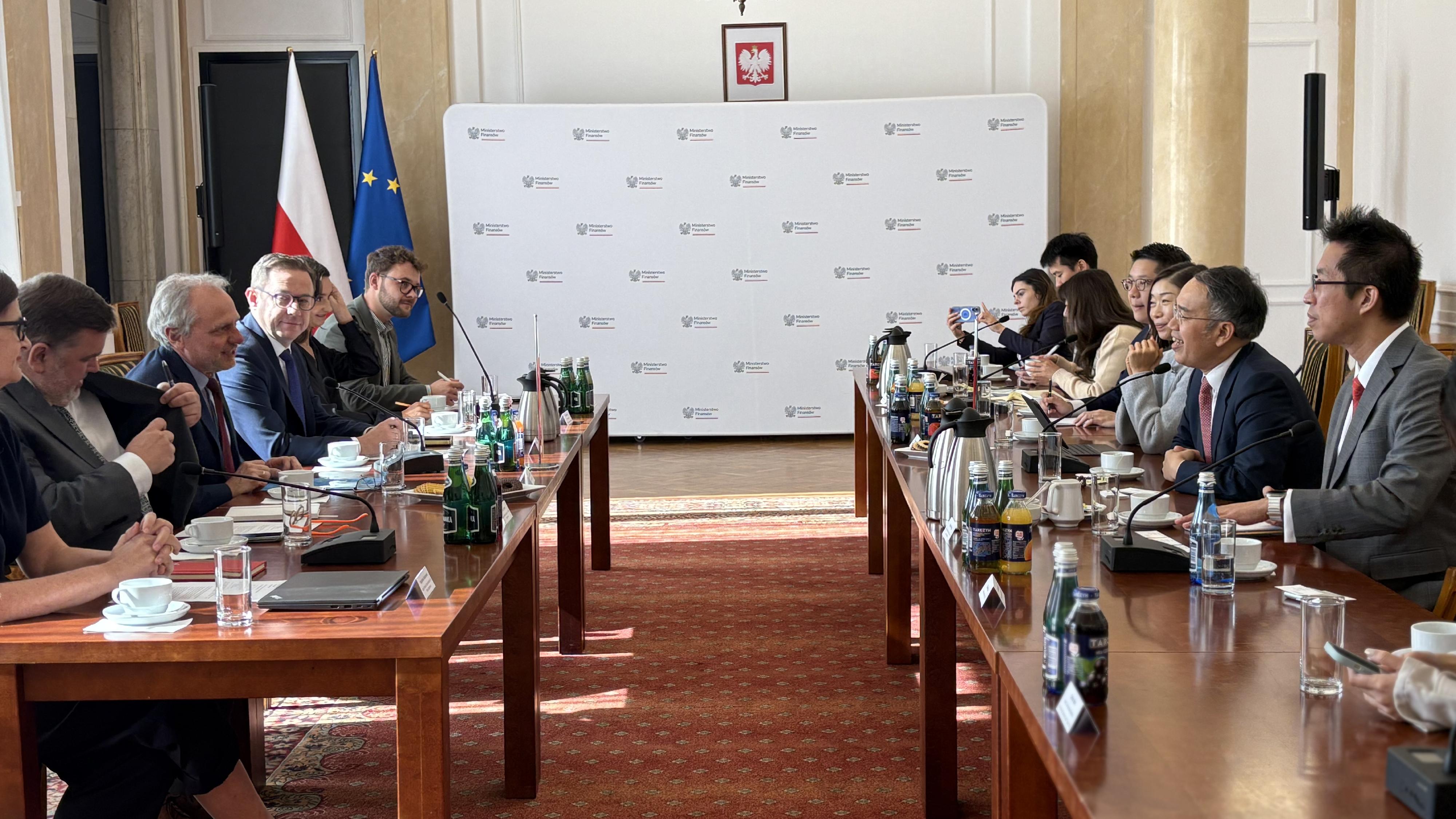 許正宇促波蘭將香港從稅務(wù)黑名單中剔除