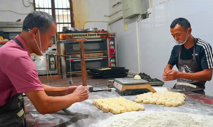 皖黟縣：糕點(diǎn)工坊生產(chǎn)旺  傳統(tǒng)工藝受青睞