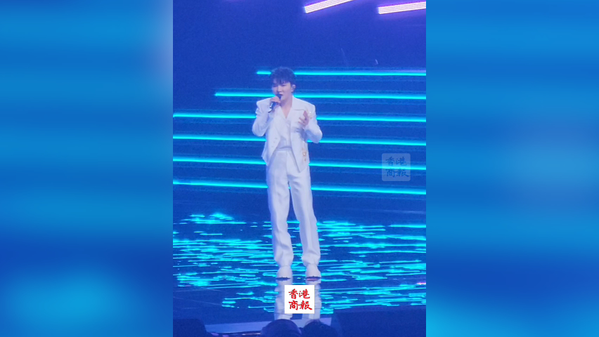 有片丨【2025大灣區(qū)電影音樂晚會】周深獻唱《故鄉(xiāng)的雲》