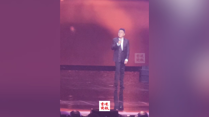 有片丨【2025大灣區(qū)電影音樂晚會】姜育恆演唱《再回首》