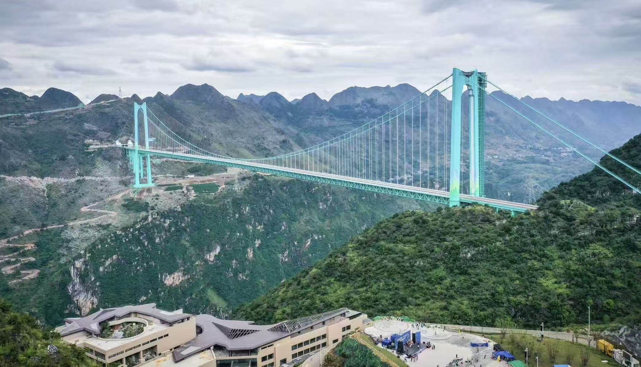 黔西南以花江峽谷大橋?yàn)槠鯔C(jī) 打造黃金旅遊帶推動(dòng)文旅體深度融合