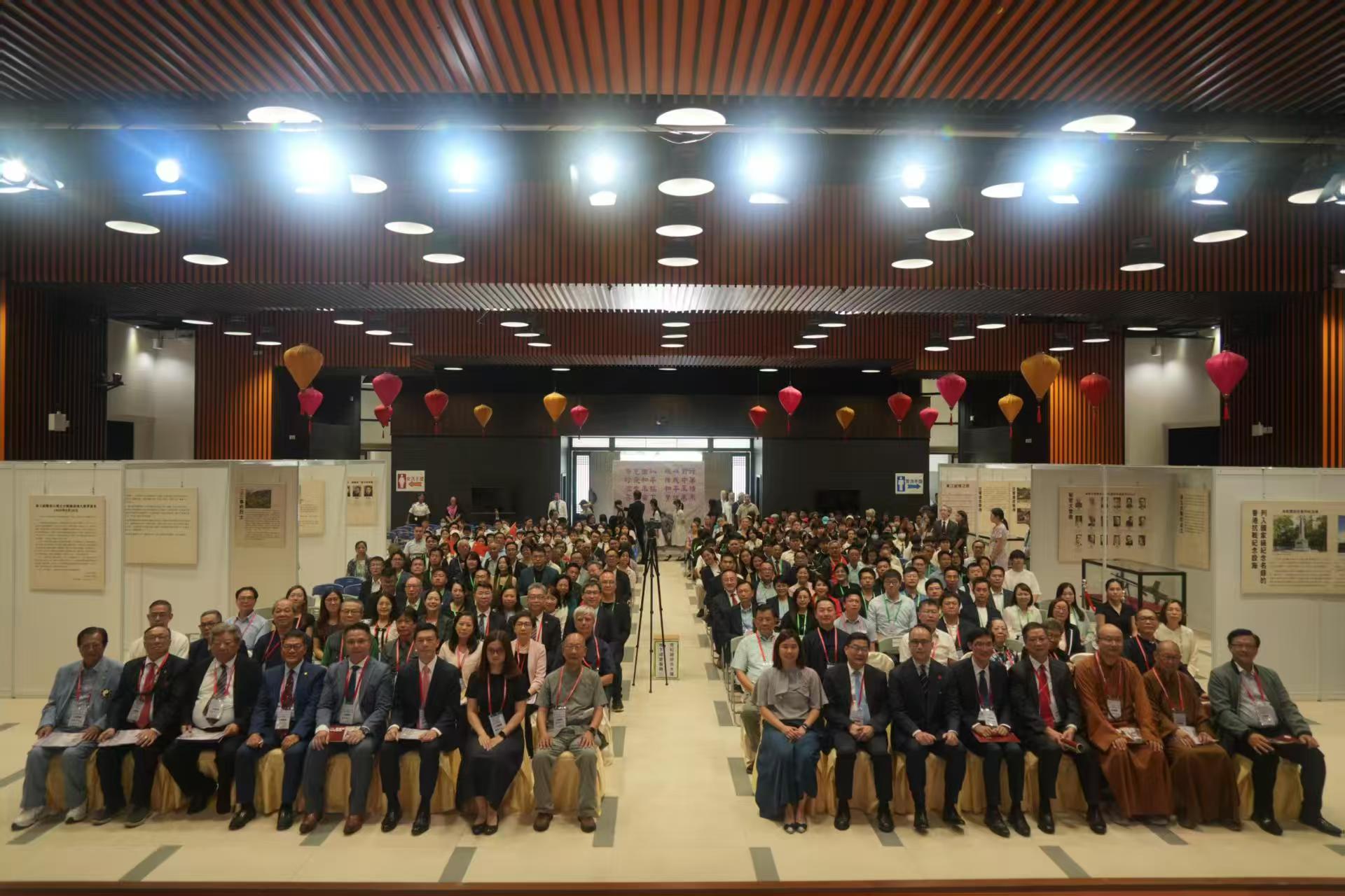 青松觀辦國慶升旗禮暨抗戰(zhàn)勝利80周年歷史展