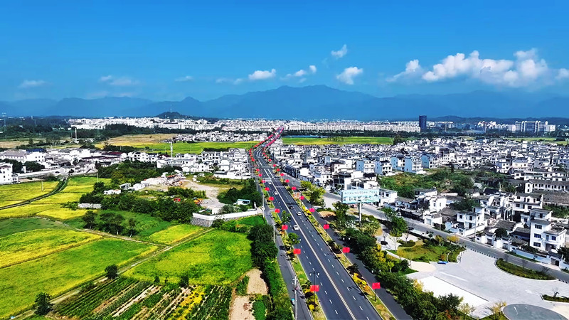 皖黟縣：滿城飄揚(yáng)「中國紅」