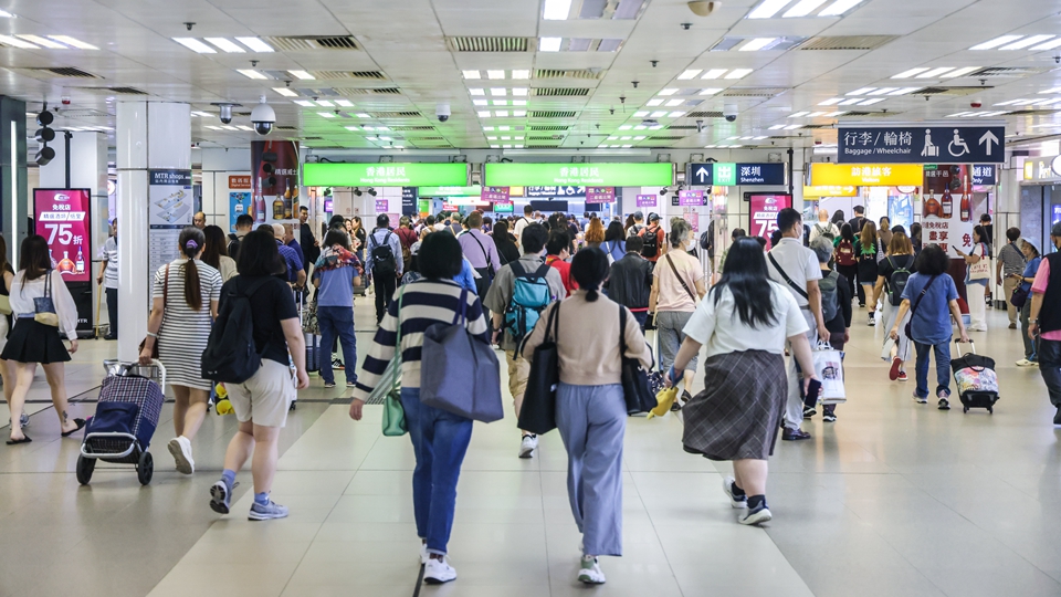 政府籲市民旅客國慶中秋假期及早計劃行程 已協(xié)調(diào)公共運輸服務(wù)營辦商加強服務(wù)