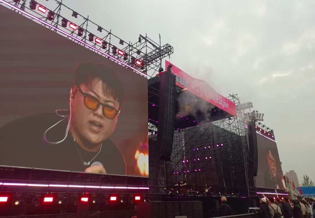 山西晉中第二屆「青春之城」點(diǎn)愛音樂節(jié)激情唱響