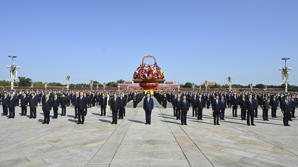 烈士紀(jì)念日向人民英雄敬獻(xiàn)花籃儀式在京隆重舉行 習(xí)近平等黨和國(guó)家領(lǐng)導(dǎo)人出席
