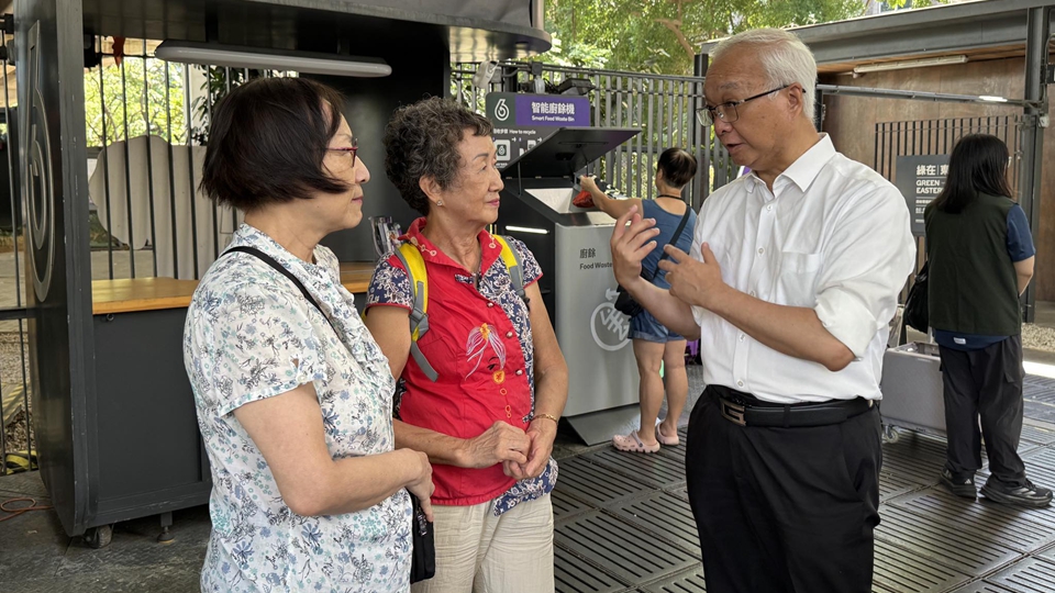國慶76周年｜謝展寰視察「綠在東區(qū)」 與市民一同支持減廢回收