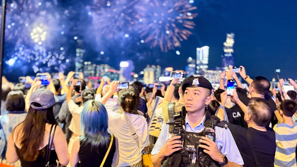警隊(duì)首次抖音直播國慶煙花匯演 與90萬網(wǎng)民共享喜悅