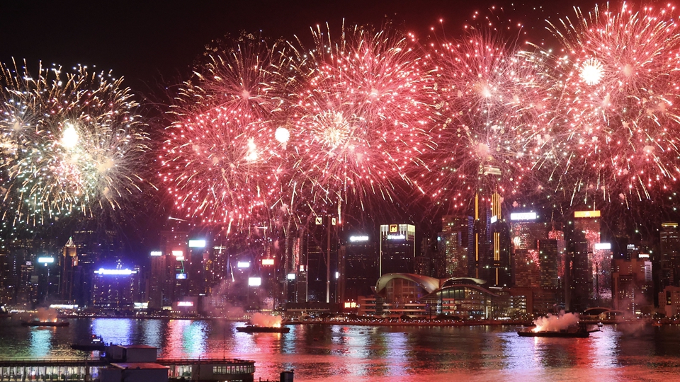 有片｜維港璀璨煙花賀國慶