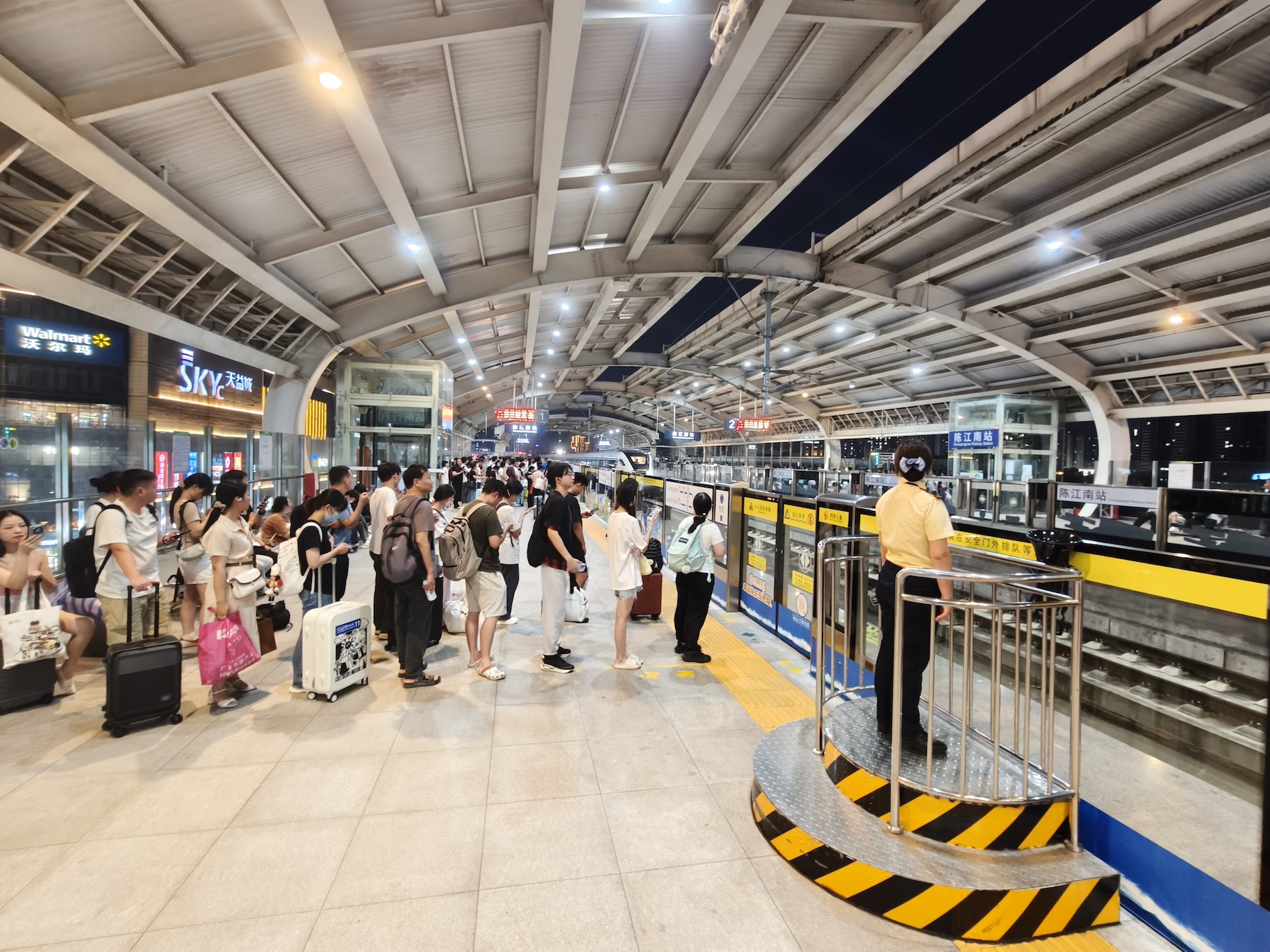  1192.8萬人次  節(jié)前一天廣州地鐵城際鐵路客流創(chuàng)新高