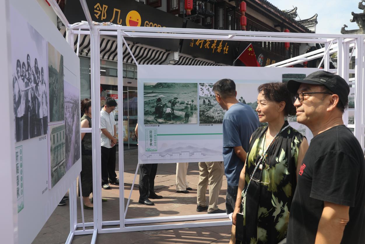 六大視角重現(xiàn)壯闊歷程  「時(shí)代印記?百年屯溪」典藏影像展啟幕