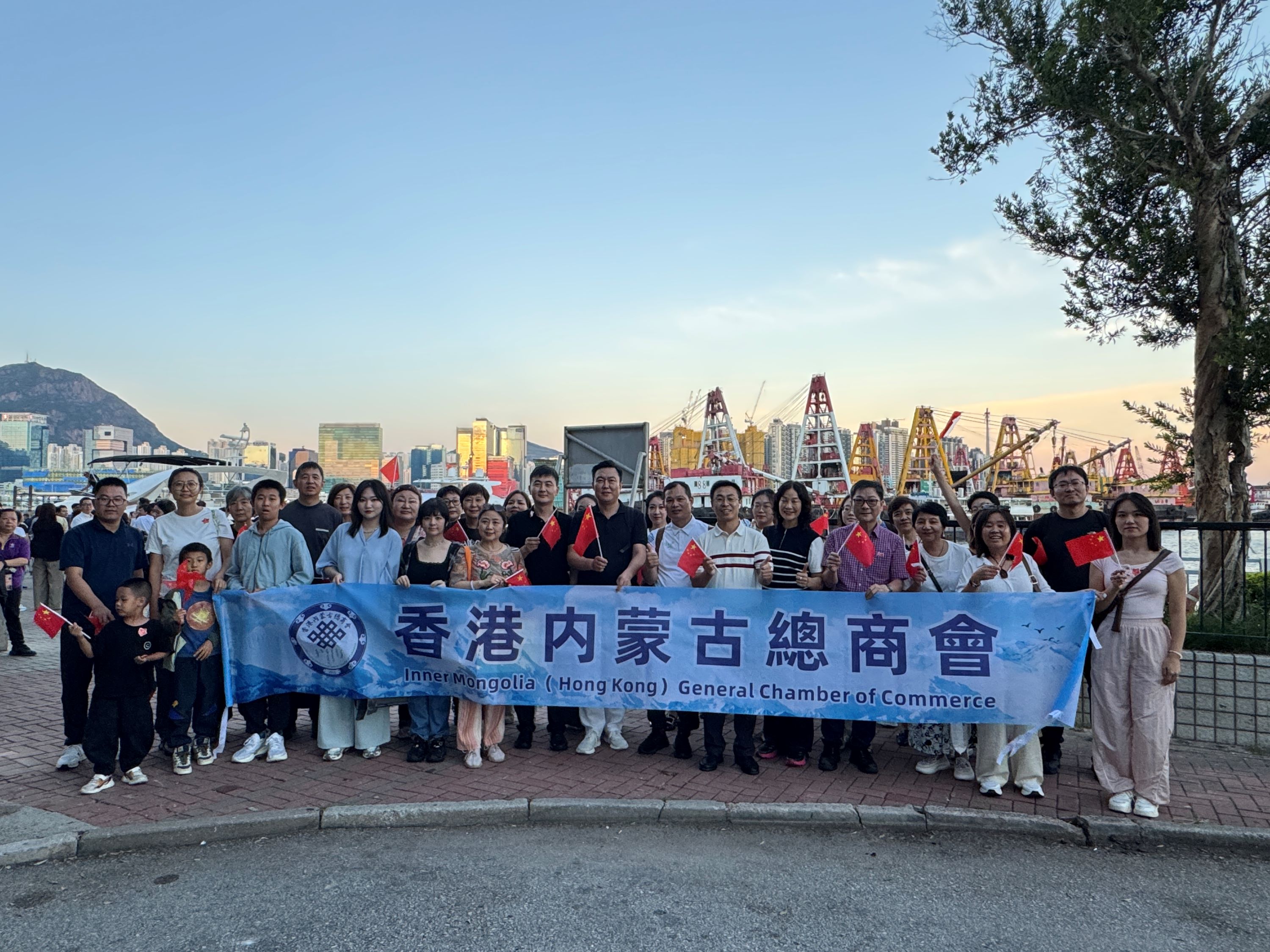 內(nèi)蒙古總商會組織會員國慶聯(lián)歡賞煙花