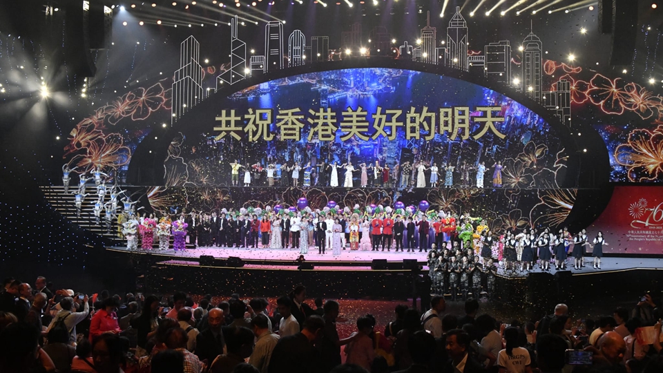 香港舉辦國慶76周年文藝晚會 匯聚歌舞、藝術(shù)體操、粵劇、雜技等