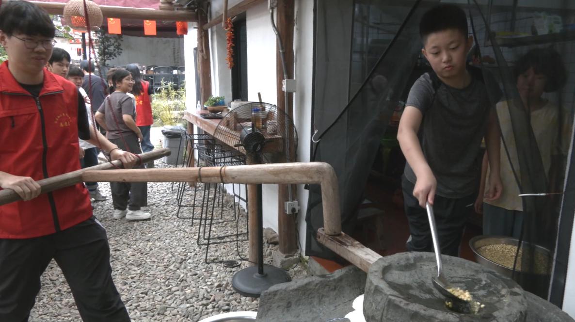 皖歙縣：「志願紅」繪就文明出遊好風(fēng)景