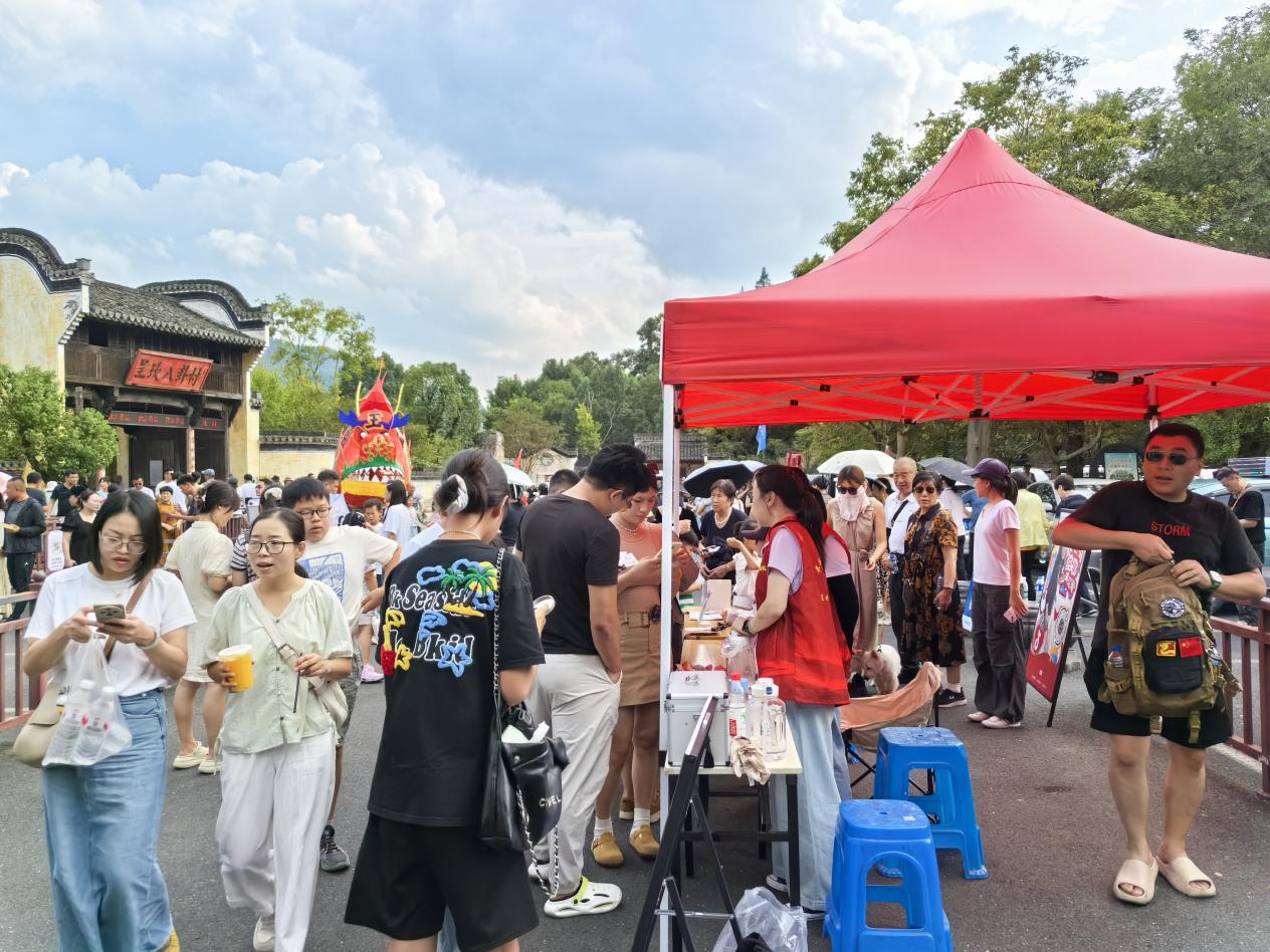 皖徽州區(qū)：「志願紅」點(diǎn)亮「無憂旅途」