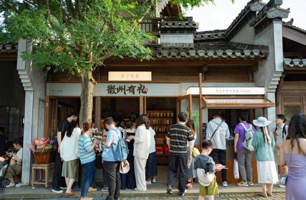 「生活現(xiàn)場(chǎng)」升溫呈坎古村「煙火氣息」  皖徽州區(qū)多元體驗(yàn)點(diǎn)燃假日經(jīng)濟(jì)