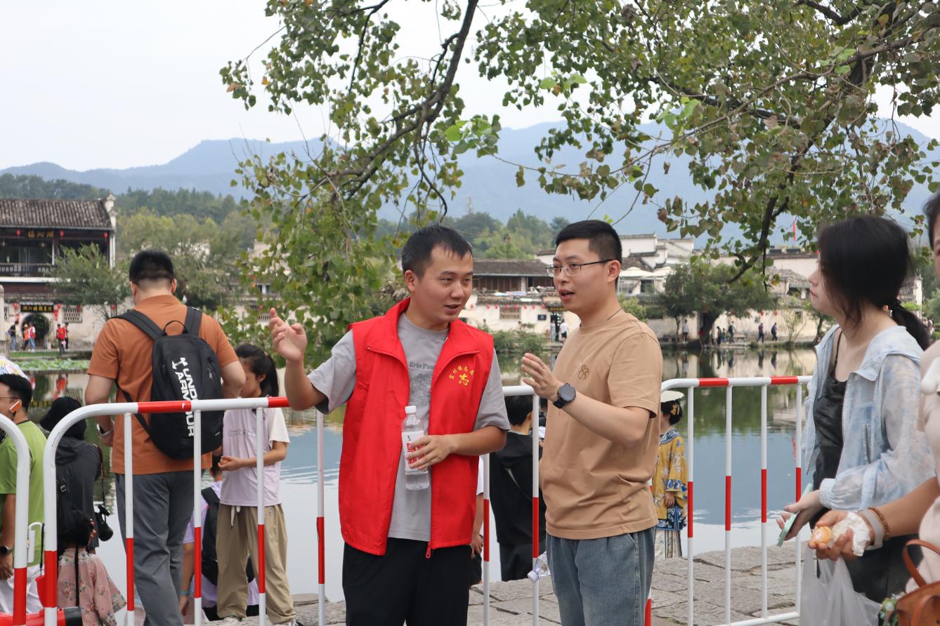 「10塊錢(qián)能吃五菜一湯！」  皖黟縣宏村鎮(zhèn)「暖心服務(wù)」不打烊