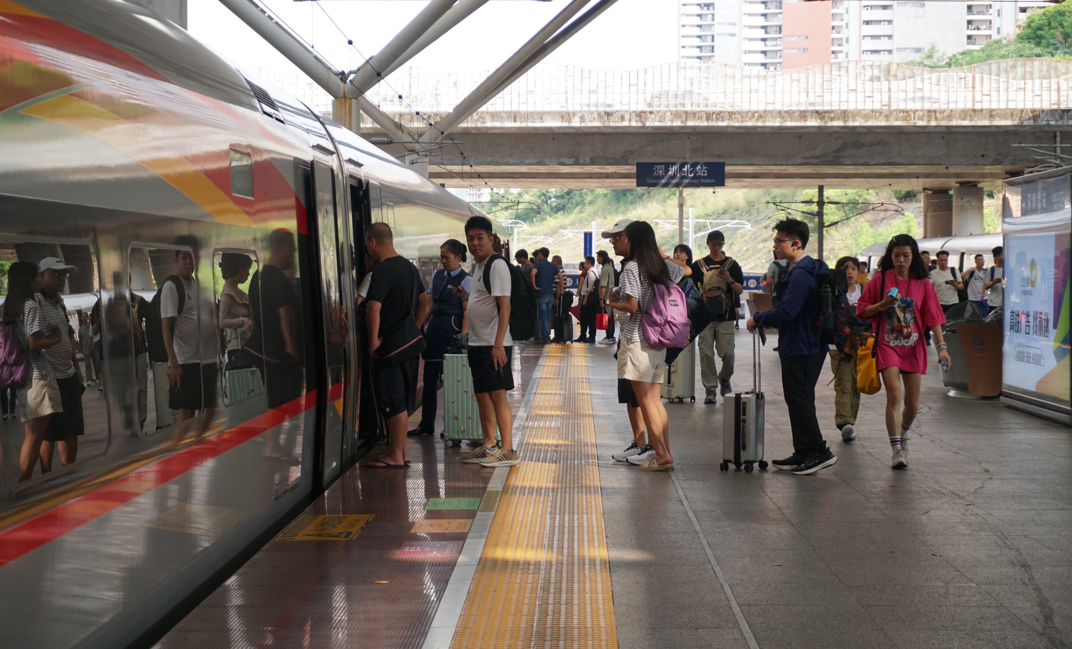 國慶中秋假期第四天，國鐵廣州局預計發(fā)送旅客257.2萬人次