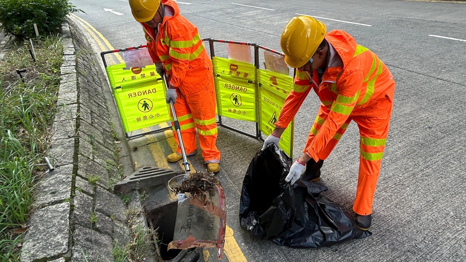 麥德姆逼近本港 渠務(wù)署巡查全港240個水浸黑點