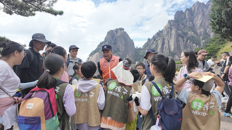 【港商觀察】執(zhí)勤·講解·記錄   黃山守松人胡曉春的一天