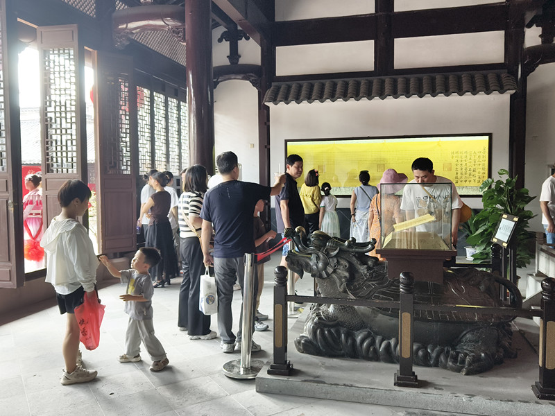 皖休寧縣：「文博游」持續(xù)升溫  「狀元城」客流不斷