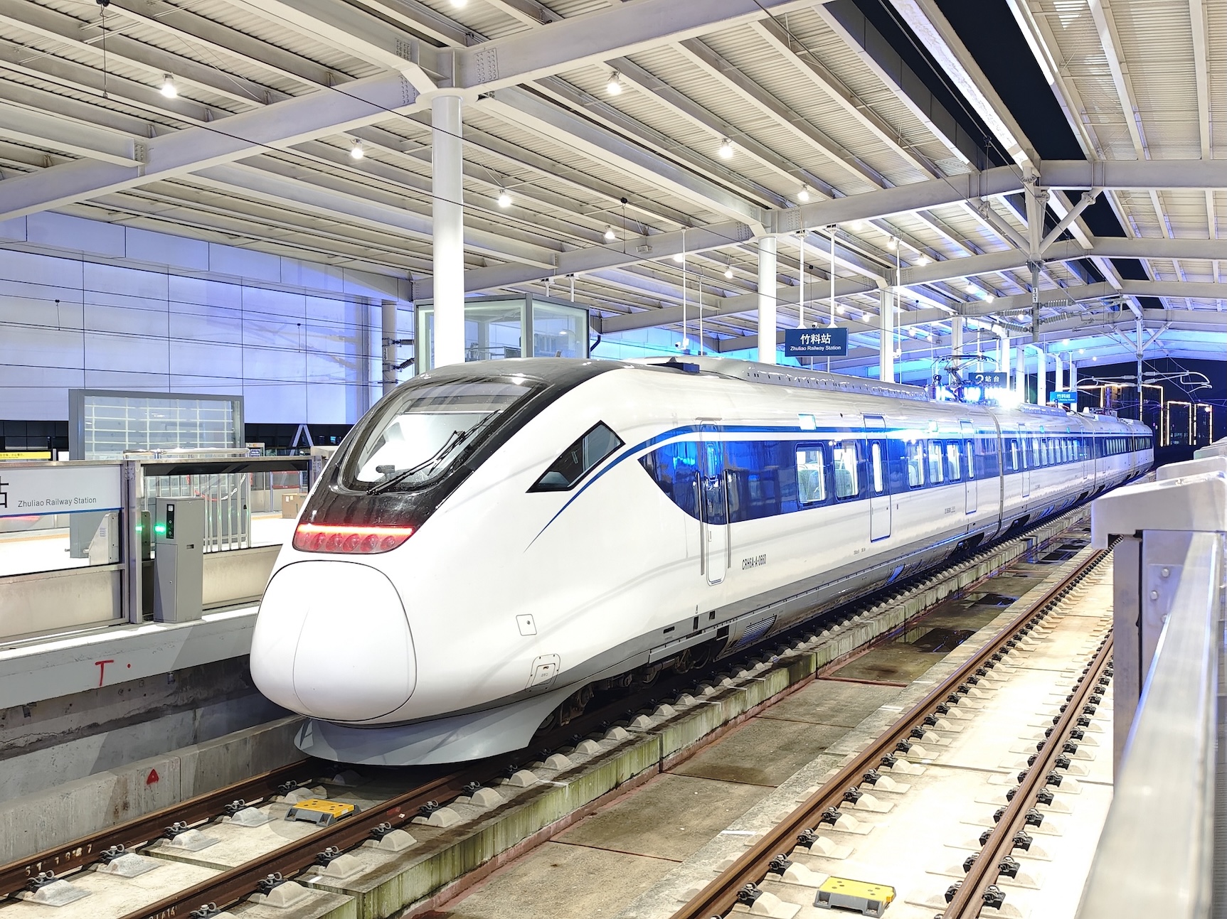 地鐵延遲收車  城際加車  廣州地鐵全力服務(wù)返程高峰