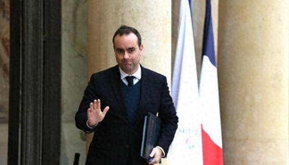 上任未滿月，法國新總理辭職