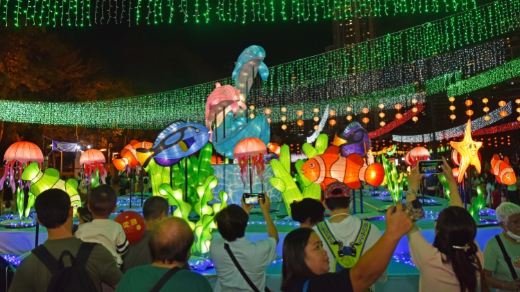 多圖丨維多利亞公園舉行彩燈會(huì)喜迎中秋佳節(jié)